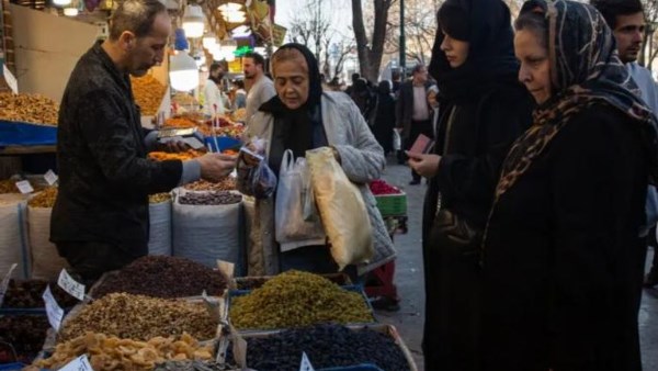 حقائب طوارئ.. الإيرانيون يستعدون للحرب مع أمريكا