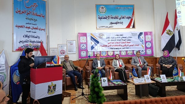 محافظ البحيرة