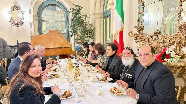 السفير بسام راضي يتوسط الحضور 