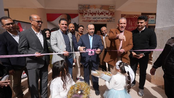 محافظ أسيوط يفتتح مركز "إبداع" للحرف اليدوية والتراثية كأول مركز تدريبي وإنتاجي بمدارس المحافظة