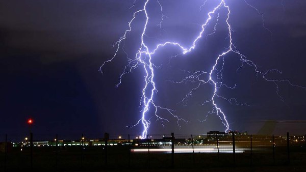 اليونان تعلن حالة تأهب قصوى تحسبا لعواصف شديدة بعدة مناطق