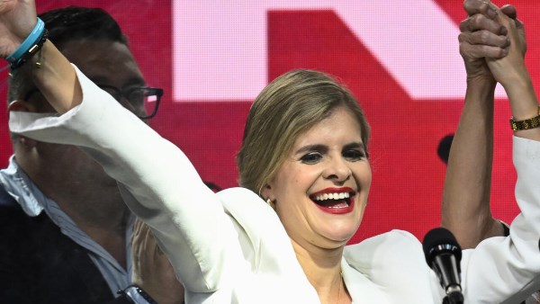 كوستاريكا : المرشحة اليمينية "لورا فرنانديز" تفوز بالانتخابات الرئاسية من الجولة الأولى
