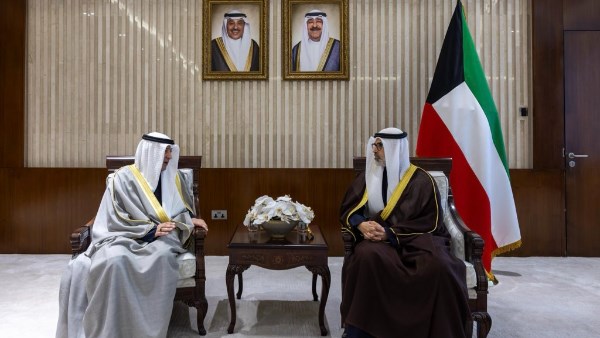 وزير خارجية الكويت وأمين مجلس التعاون الخليجي يبحثان تعزيز الجهود الداعمة للعمل الخليجي والمستجدات الإقليمية والدولية