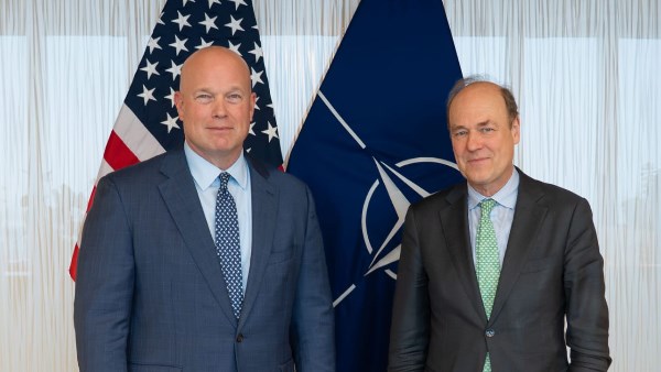 السفير الأمريكي لدى الناتو يشيد بتعزيز العلاقات الدفاعية بين واشنطن وبروكسل