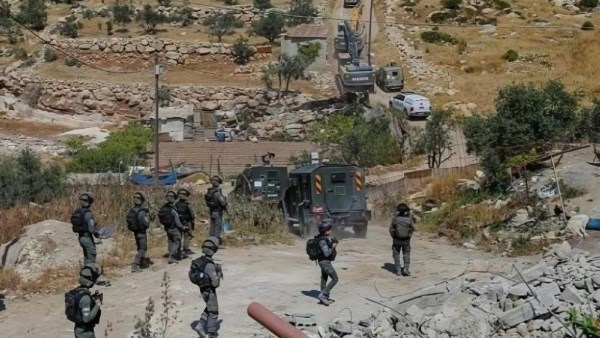 "سانا": قوات الاحتلال الإسرائيلي تتوغل في قرية عين زيوان بريف القنيطرة