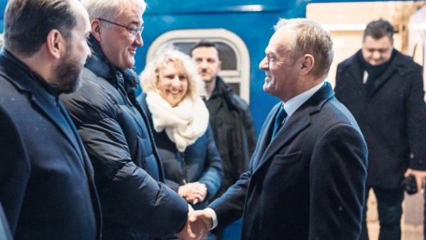 رئيس وزراء بولندا يصل إلى العاصمة كييف