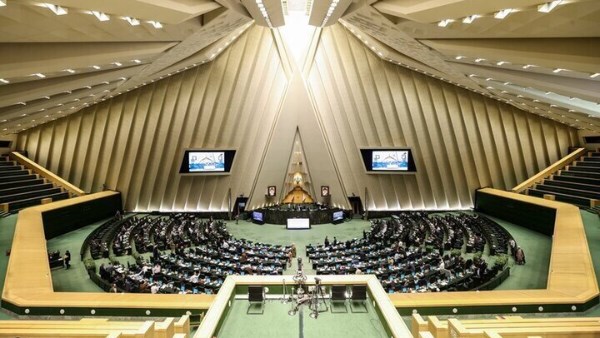 البرلمان الإيراني يعقد جلسة مغلقة بشأن المفاوضات النووية الأخيرة مع الولايات المتحدة