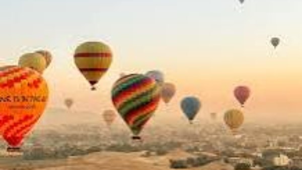 الأقصر : وقف تحليق البالون الطائر مؤقتا لسوء الأحوال الجوية