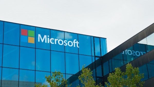 مايكروسوفت تضخ 50 مليار دولار لتوسيع تقنيات الذكاء الاصطناعي في دول "الجنوب العالمي"