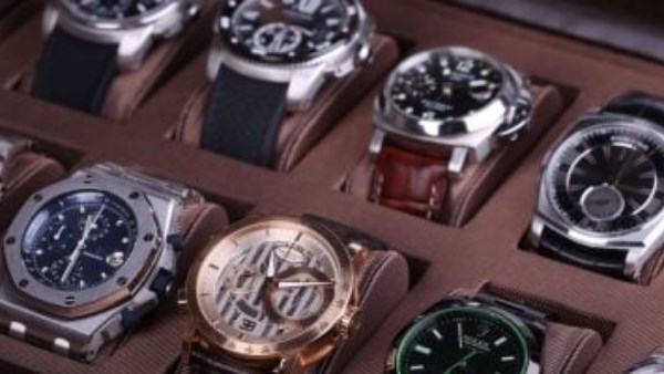 الساعات السويسرية