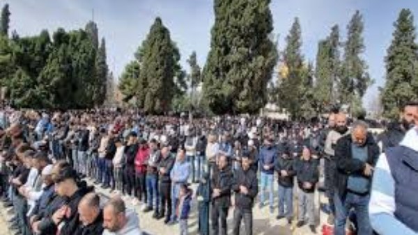 مستعمرون اسرائيليون يعتدون على كنيسة الزيارة في عين كارم في القدس