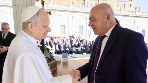 وزير السياحة الفلسطيني و بابا الفاتيكان يبحثان تطورات الأوضاع في فلسطين