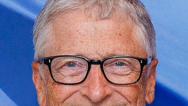 بيل جيتس يلغي كلمته في قمة الذكاء الاصطناعي