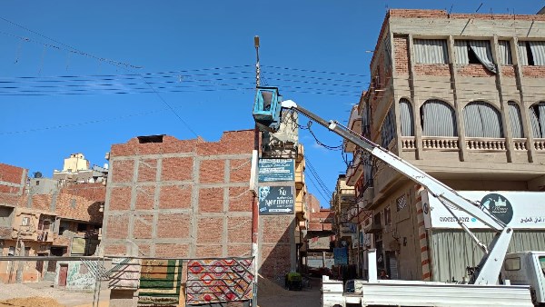 إزالة 54 إعلانًا مخالفًا في كفر الشيخ