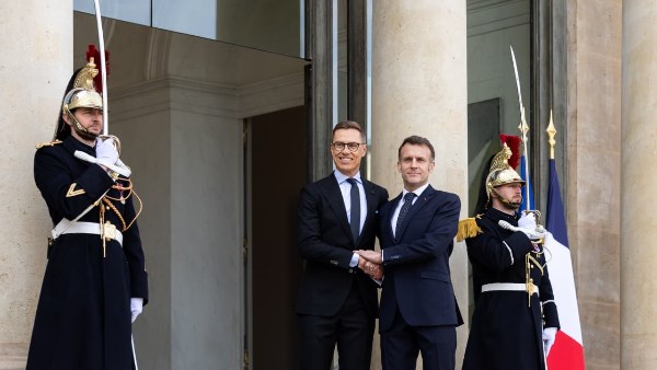 ماكرون يناقش مع رئيس فنلندا الشراكة الاستراتيجية بين البلدين وأمن القطب الشمالي