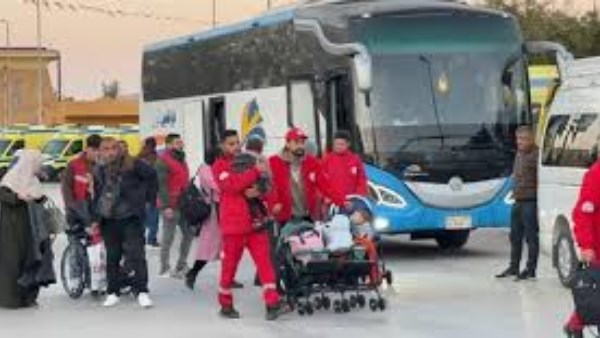 معبر رفح البري يستقبل الدفعة 18 من العائدين الفلسطينيين