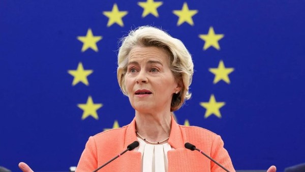 رئيسة المفوضية الأوروبية: سنقف بثبات مع أوكرانيا ماليا وعسكريا