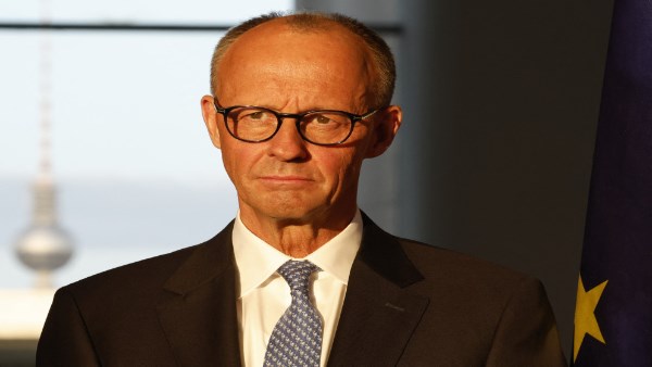 المستشار الألماني يصل إلى الصين في زيارة رسمية