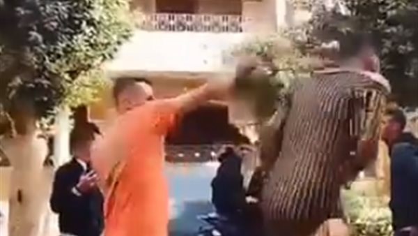 أجبروه على ارتداء “بدلة رقص”| صديق الضحية يكشف أخلاقه بعد واقعة التشهير في ميت عاصم بــ بنها