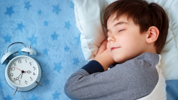 اضطراب نوم الأطفال بعد الإجازة.. وكيفية استعادة الانضباط مع عودة الدراسة 2026