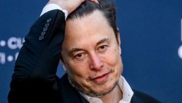 رصيد خيالي يجعل شابة بريطانية أغنى من أيلون ماسك| إيه الحكاية؟