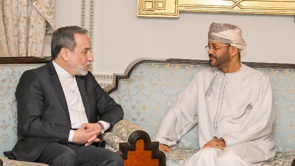 وزير الخارجية العماني ونظيره الإيراني