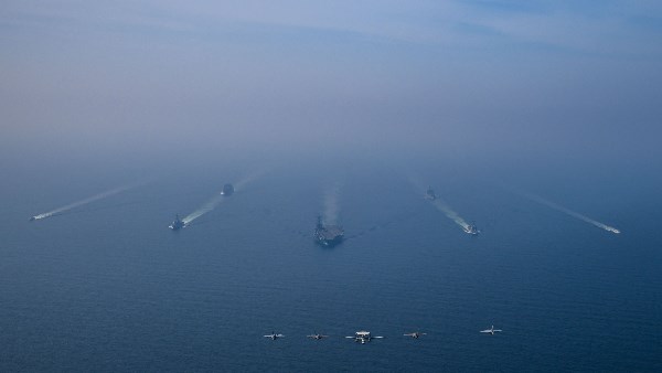 تحركات عسكرية أمريكية في بحر العرب