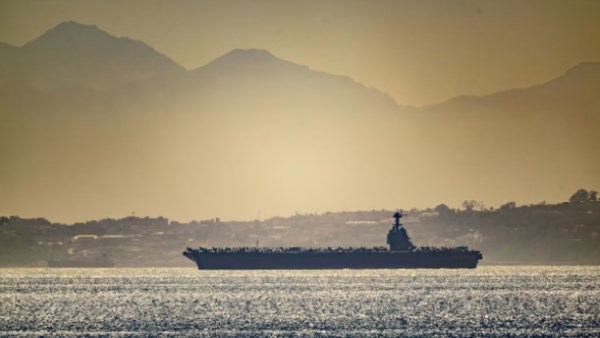 أكبر حاملة طائرات في العالم تصل البحر المتوسط