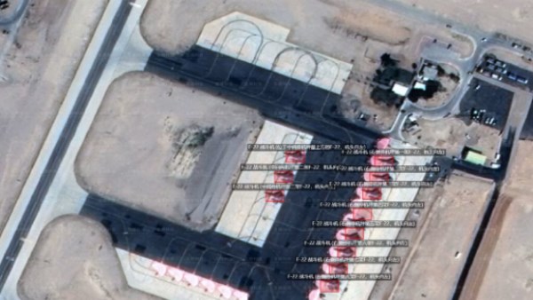 11 مقاتلة أمريكية من طراز إف-22 