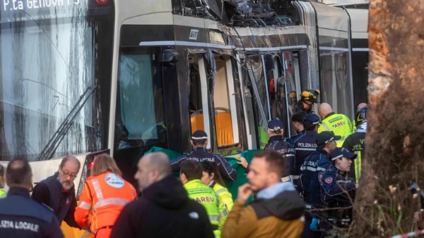 خروج ترام عن مساره في ميلانو