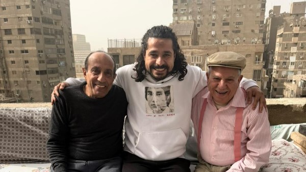 حسن علي مؤلف فخر الدلتا يشكر نجوم المسلسل نتعلم منهم يوميا 