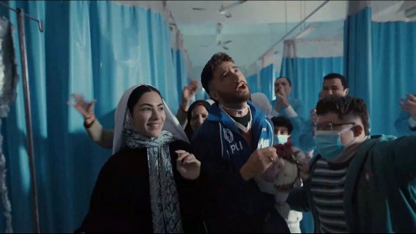 على زغاريد المستشفى أحمد مالك يزفّ هدى المفتي في لحظات مؤثرة بسوا سوا