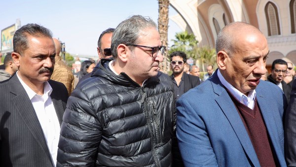 رئيس تحرير «صدى البلد» يشارك في تشييع جنازة شقيقة النائب محمد أبو العينين