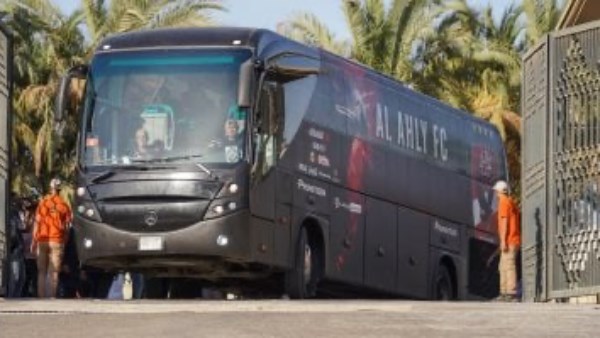 الأهلي يصل استاد برج العرب استعداداً لمواجهة الإسماعيلي