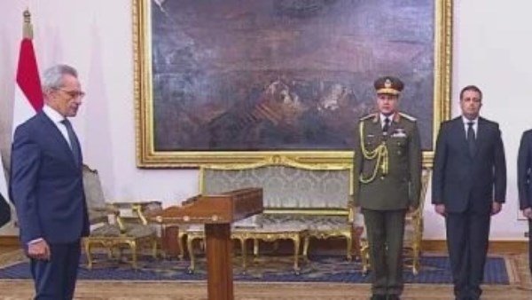 هاني عازر يؤدى اليمين الدستورية