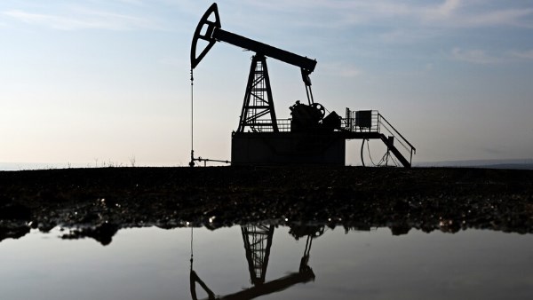 إكسون موبيل: إجلاء الموظفين غير الأساسيين من الشرق الأوسط