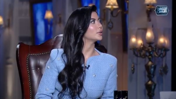 الفنانة كارولين عزمي