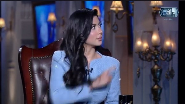 الفنانة كارولين عزمي