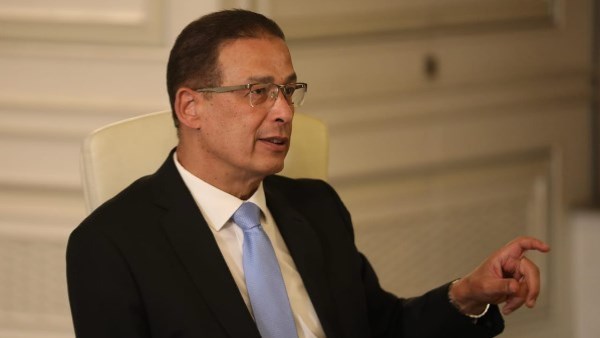 السفير عاطف سالم 