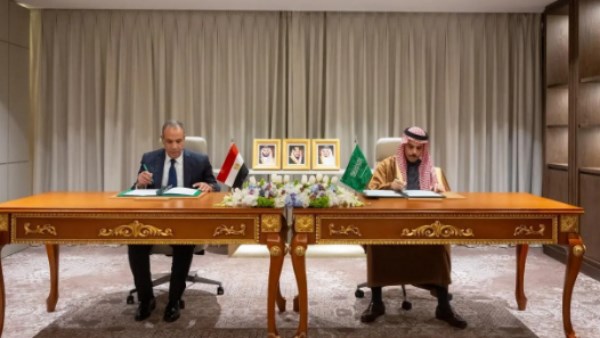 أثناء توقيع الاتفاقية 