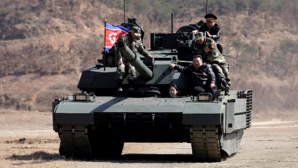  ابنة زعيم كوريا الشمالية تقود دبابة في تدريبات عسكرية