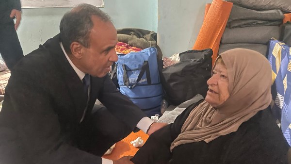 وزير الخارجية يتفقد مركز إيواء النازحين في بيروت 