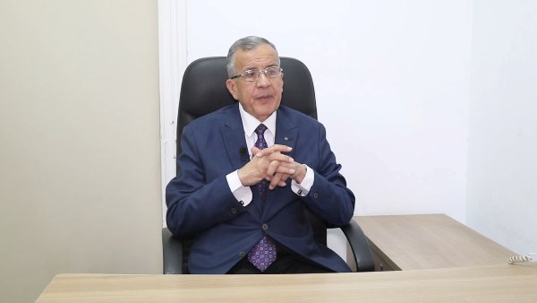 الدكتور محمد بركة أستاذ أمراض التخاطب بكلية الطب