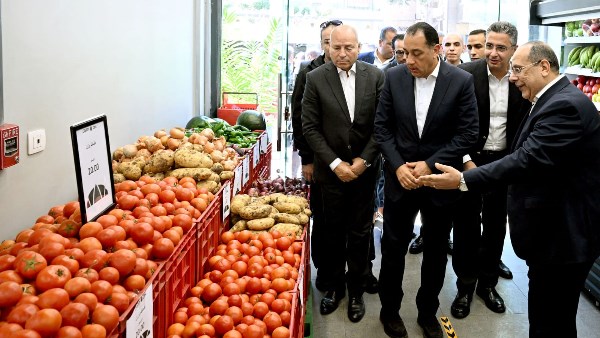 مدبولي يتفقد أحد فروع كاري أون