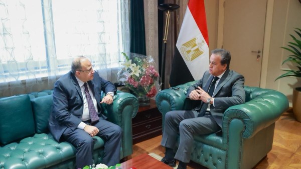 وزير الصحة يبحث مع رئيس هيئة الدواء