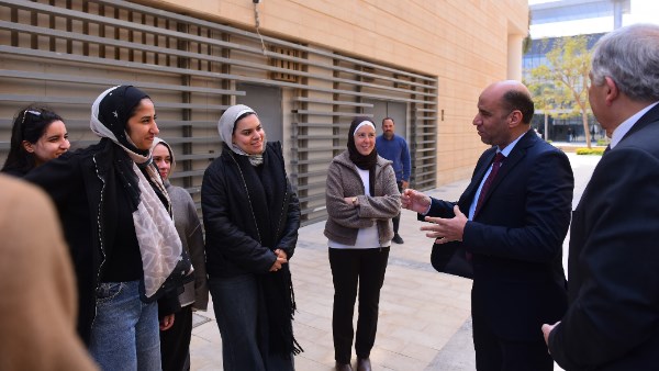 جانب من الزيارة