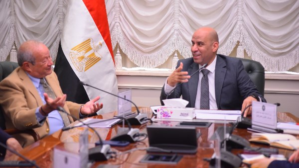 وزير العمل ونجيب ساويرس