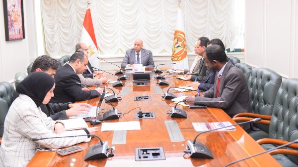 وزير العمل ووفد الجامعة البريطانية