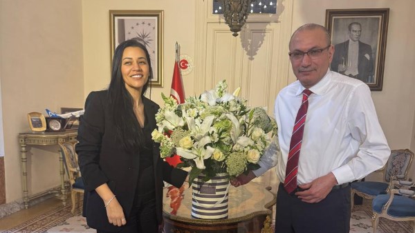 المخرجة بتول عرفة والسفير التركي