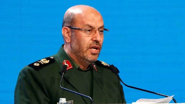 حسين دهقان أمين عام مجلس الأمن القومي الإيراني 